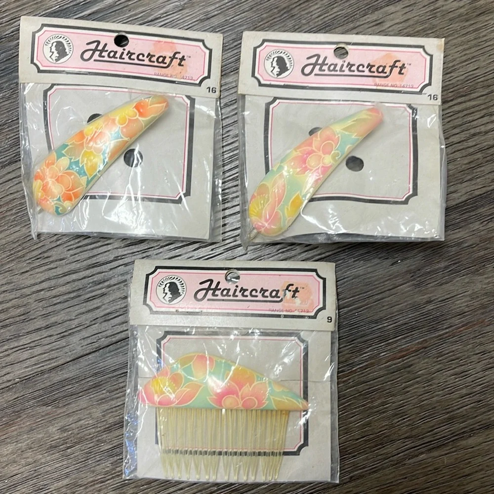 Vintage HAIRCRAFT Comb and Barrettes - Hair Clips NWT Hawaiian Print Design